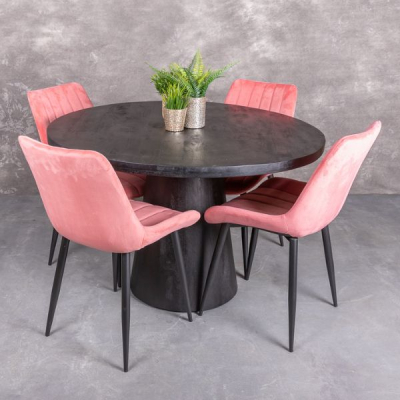 Eethoek met roze stoelen