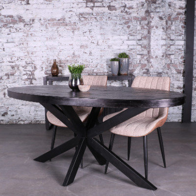 Ovale eettafel mangohout. Ovale eettafel van 200 cm met een zwart metalen onderstel en een mangohouten bovenblad. 