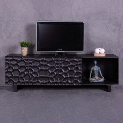 Tv meubel gemaakt van zwart mangohout met twee deuren en een groot open vak.
