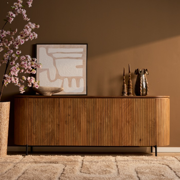 Solana dressoir naturel mangohout sfeerbeeld woonkamer
