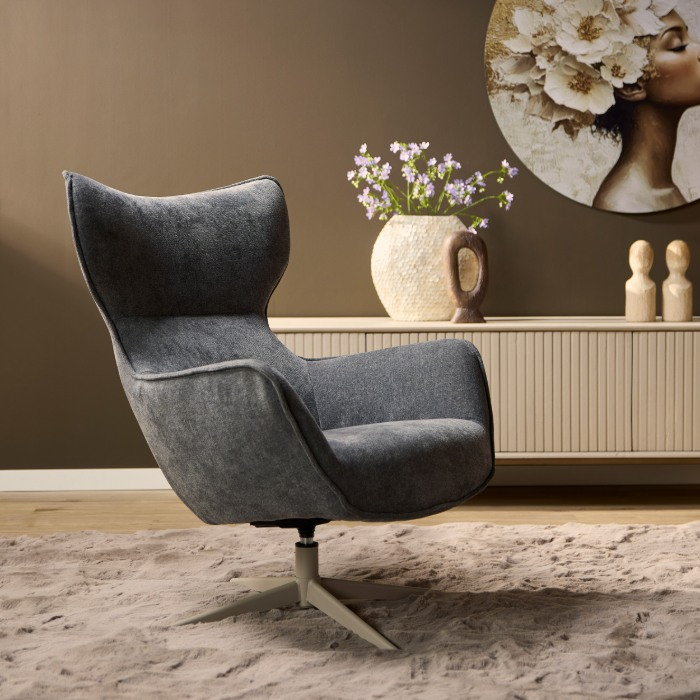 Antraciete draaifauteuil Julia sfeerbeeld woonkamer