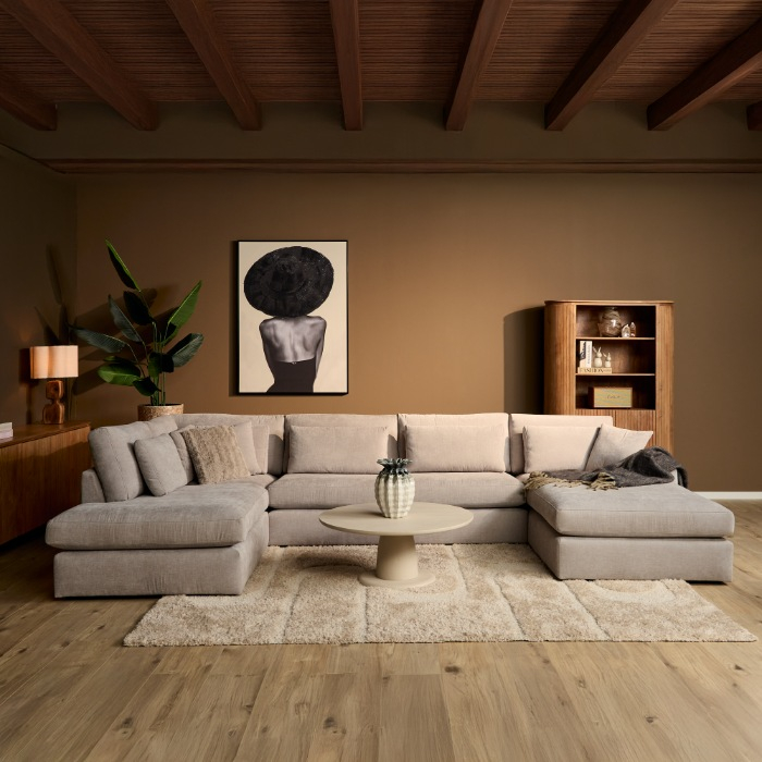 Cementgrijze U-bank Jesse met divan links sfeerbeeld woonkamer