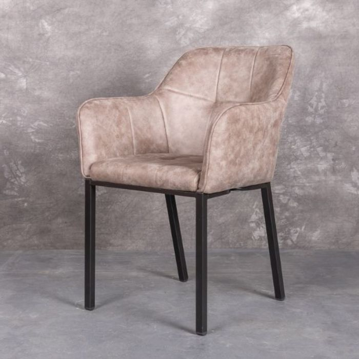 Armstoel in beige microvezel.