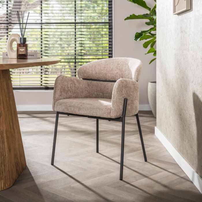 Armstoel Bruni beige stof met stalen frame - sfeerfoto 1