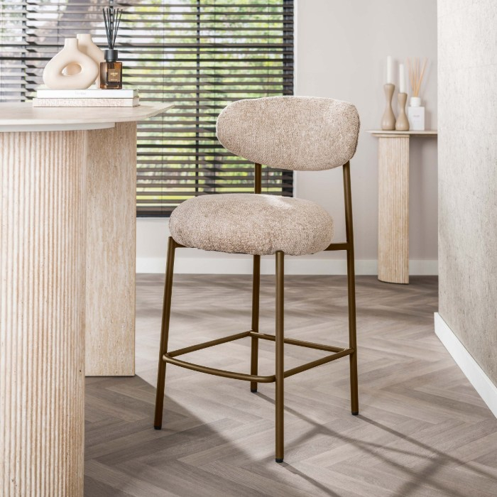 Barkruk met ronde rugleuning Pirin beige met bruin onderstel - sfeerfoto 1