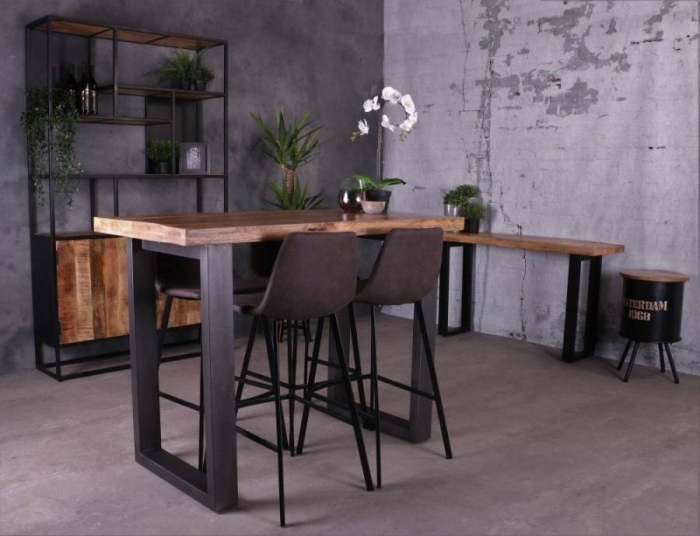 Bartafel industrieel 140 cm. Deze bartafel is gemaakt van een robuust mangohouten bovenblad met stalen poten eronder.