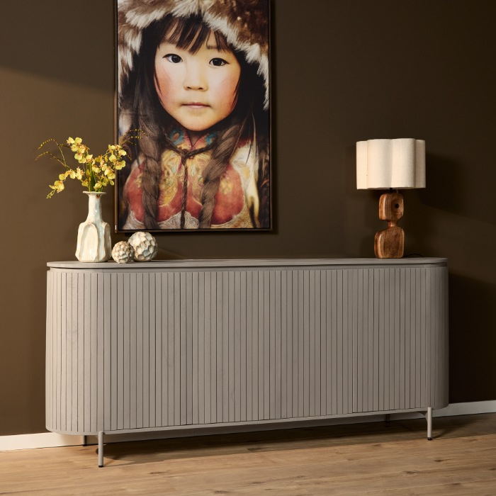 Dressoir Solana taupe mangohout 210 cm in sfeervol interieur