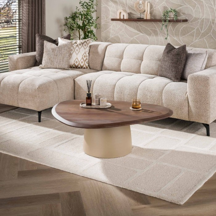 Driehoekige salontafel acaciahout 110 cm Liam - sfeerfoto 1