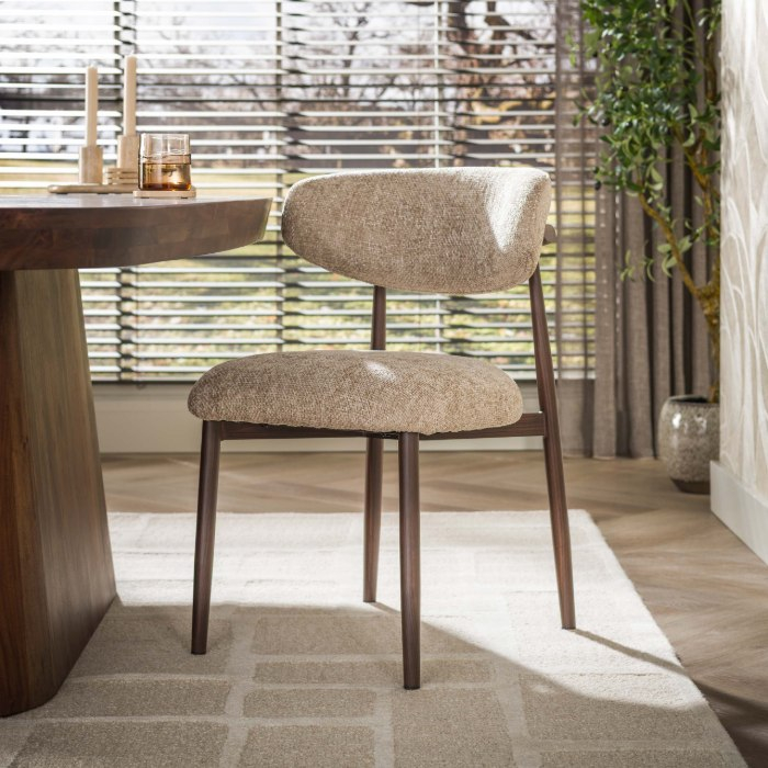 Eetkamerstoel Ciro beige stof met pocketvering - sfeerfoto 1