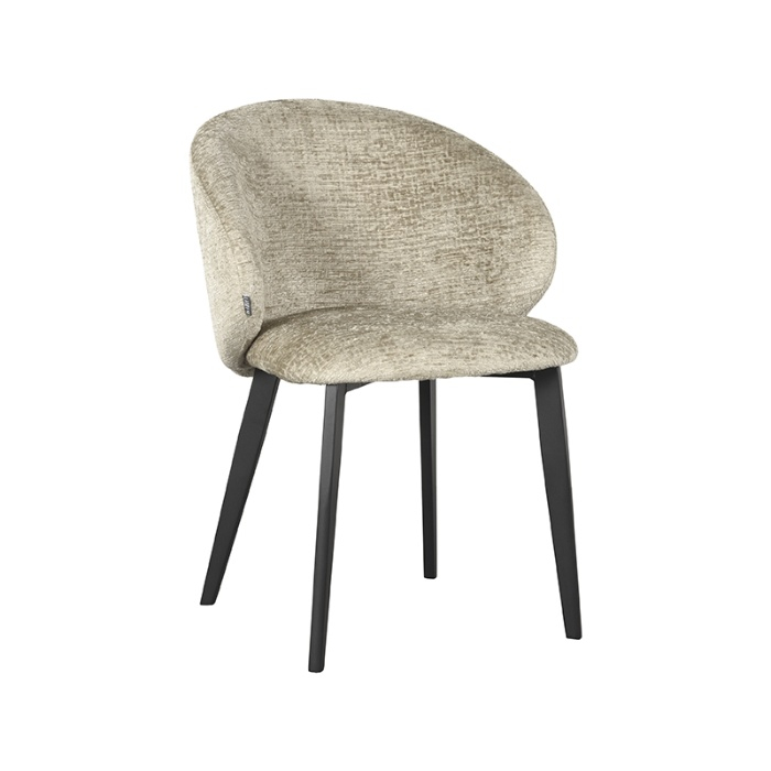 Eetkamerstoel Lenthe in beige met armleuning, schuin van voren