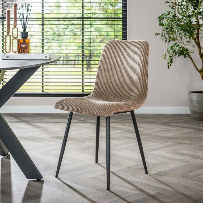 Eetkamerstoel ribstof Rhea beige met gebogen rugleuning - sfeerfoto 1