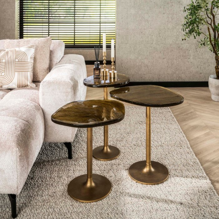 Gouden bijzettafel met gegoten glas Timo 50 cm antiek goud - sfeerfoto 1