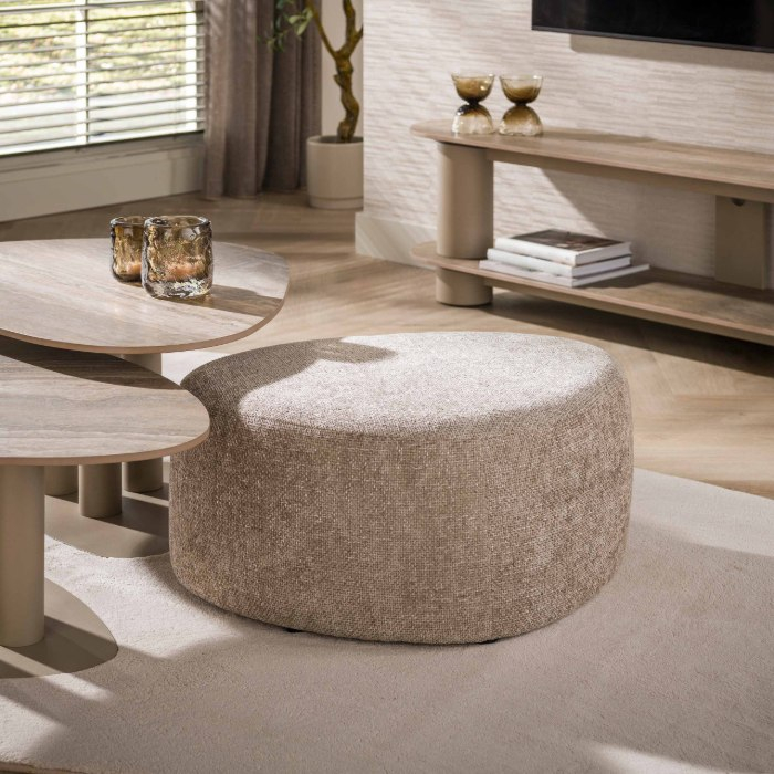 Grote poef beige stof 77 cm organisch - sfeerfoto 1