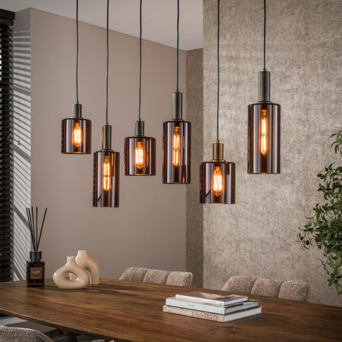 Hanglamp bruin glas Sella met 6 cilinders - sfeerfoto 1