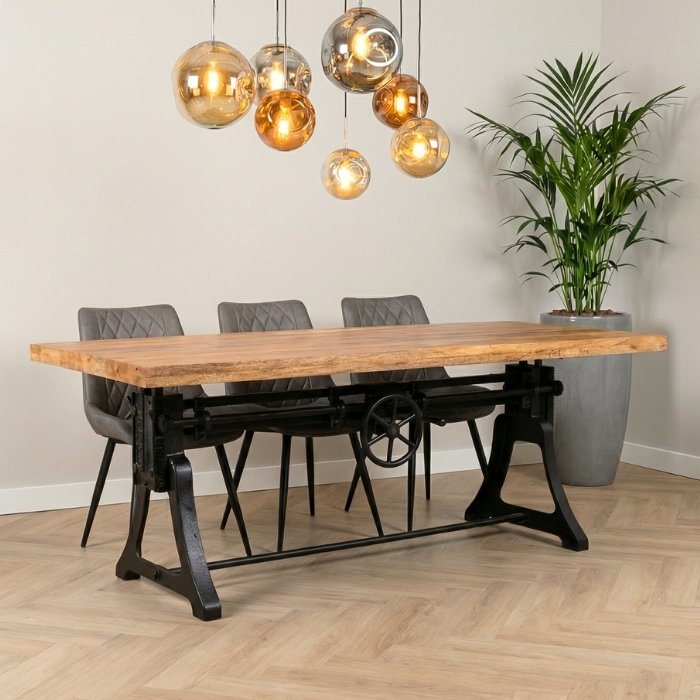 In hoogte verstelbare eettafel 200 cm.