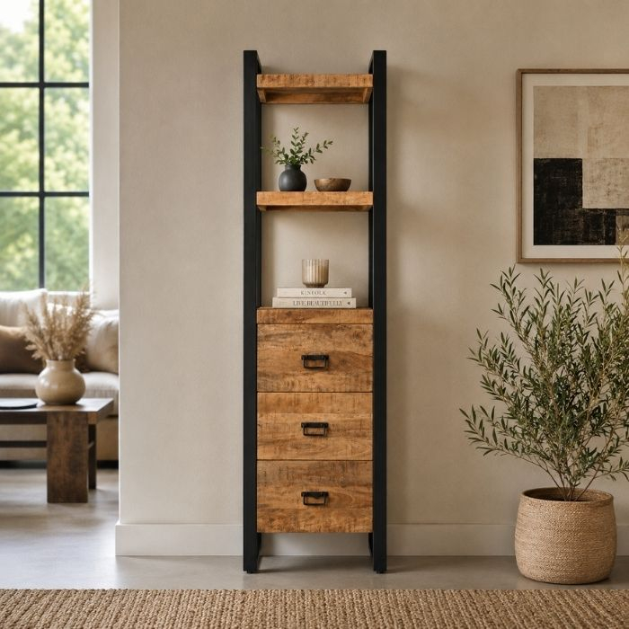 Industriële boekenkast Britt van mangohout met lades. 55cm breed.