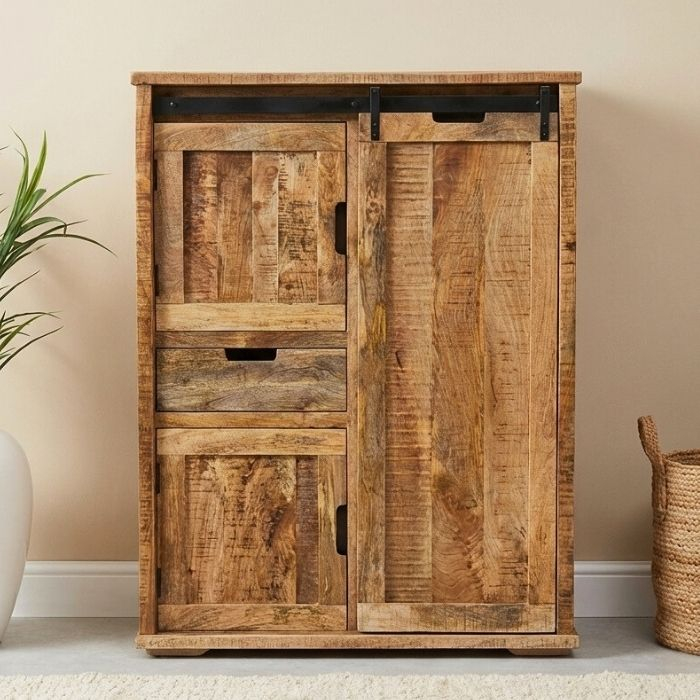 Kast van mangohout met deuren en een lade