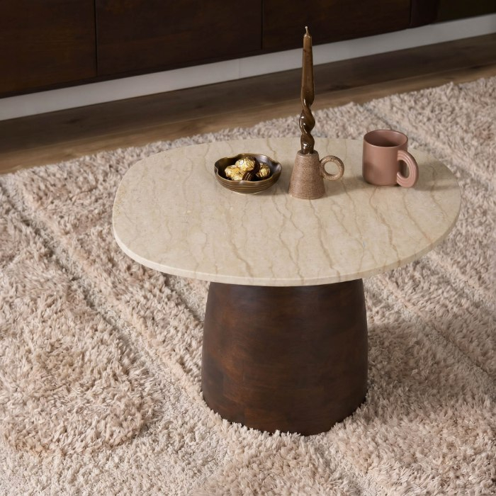Organische salontafel Liv 80 cm gestyled in sfeervolle woonkamer