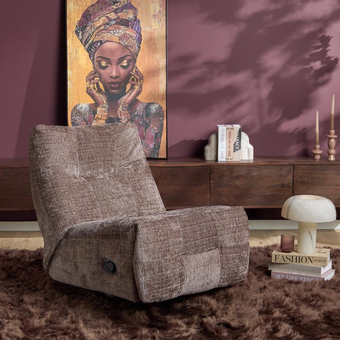 Relaxfauteuil Chill clay rechtop in sfeervolle woonkamer