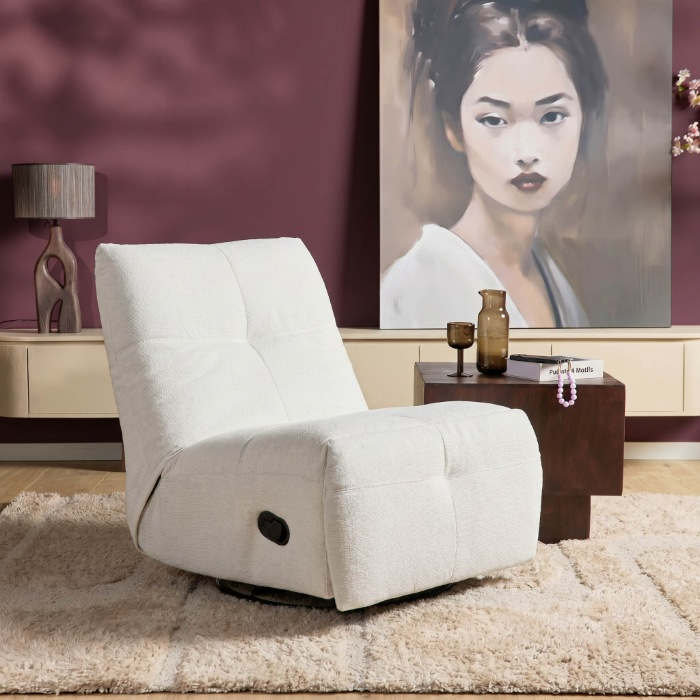 Relaxfauteuil Lazy naturel sfeerbeeld met dressoir en schilderij