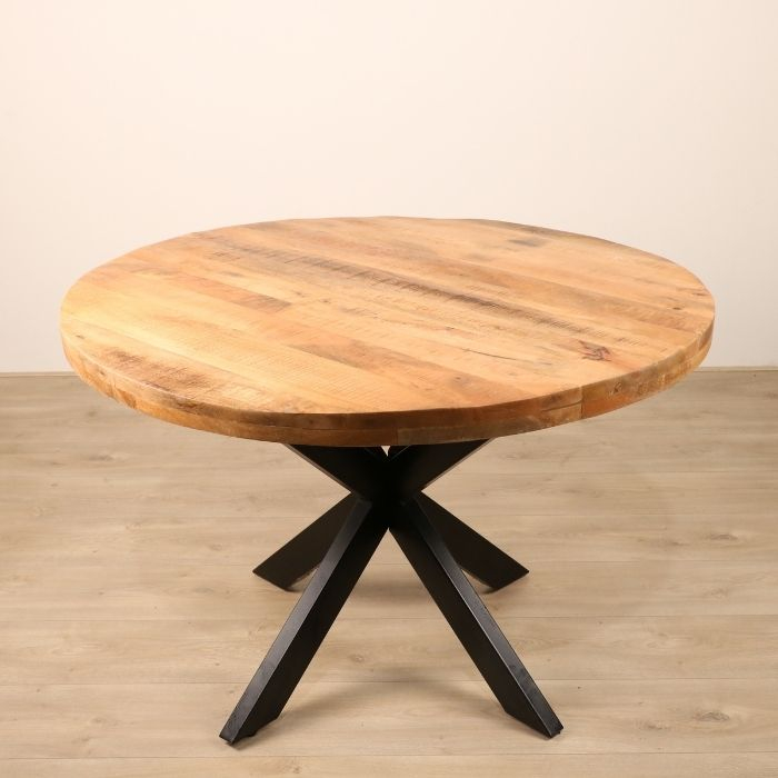 Ronde eettafel van mangohout met zwarte metalen spinpoot, 120 cm diameter