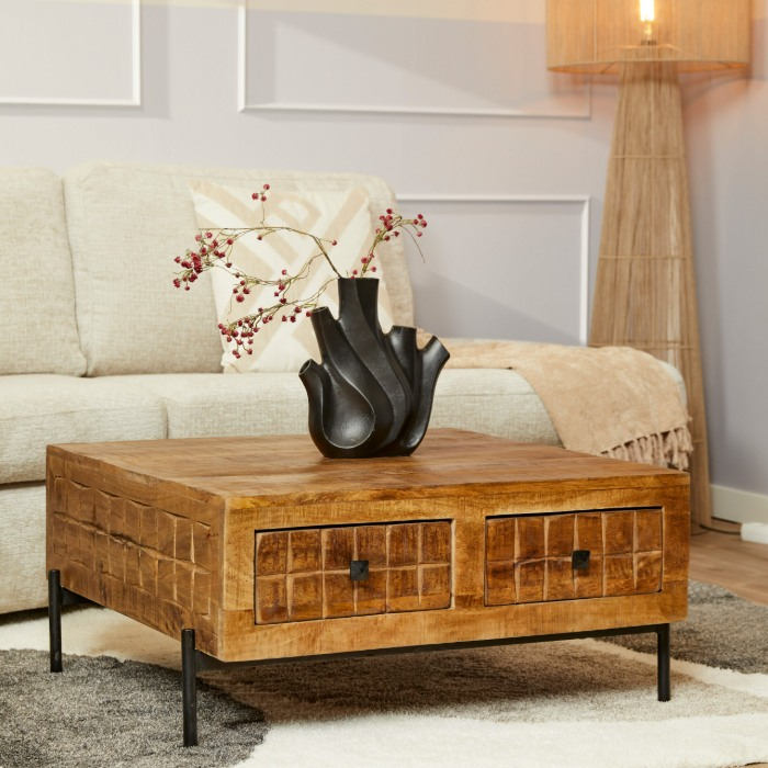 Salontafel Brandy mangohout in sfeervolle woonkamer