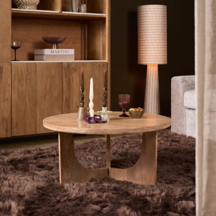 Salontafel Guus naturel mangohout 80 cm gestyled in de woonkamer