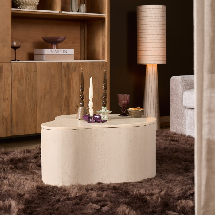 Salontafel Lovi zand 77 cm sfeerbeeld op vloerkleed met vloerlamp