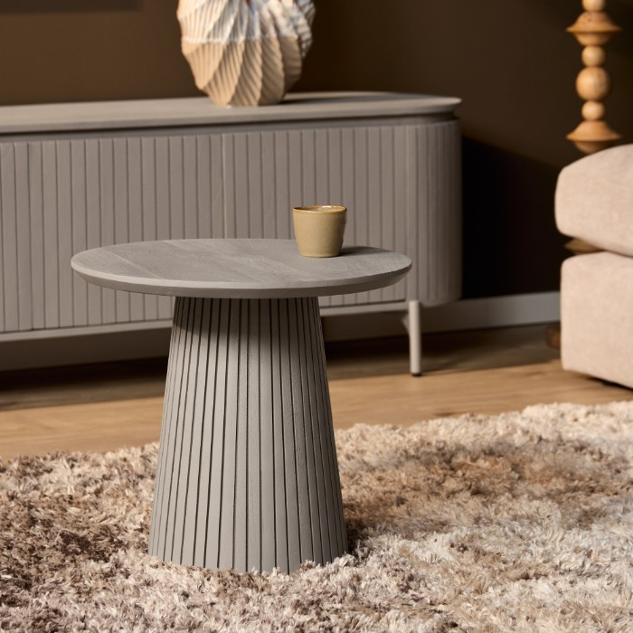 Salontafel Solana taupe mangohout 50 cm in sfeervolle woonkamer