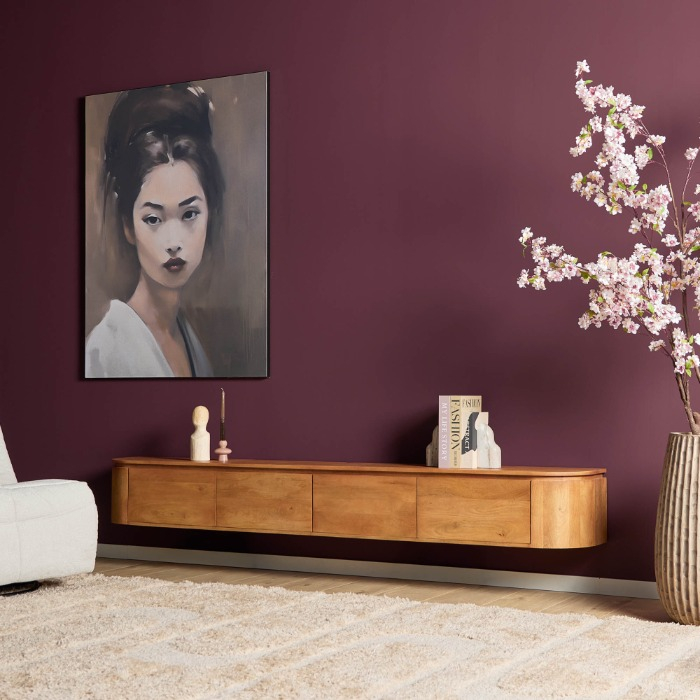 Zwevend tv-meubel Excellent naturel mangohout 240 cm in sfeervolle woonkamer