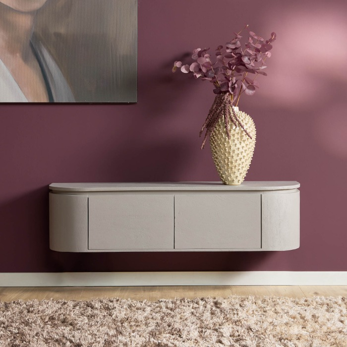 Zwevend tv-meubel Excellent taupe mangohout 120 cm in sfeervolle woonkamer