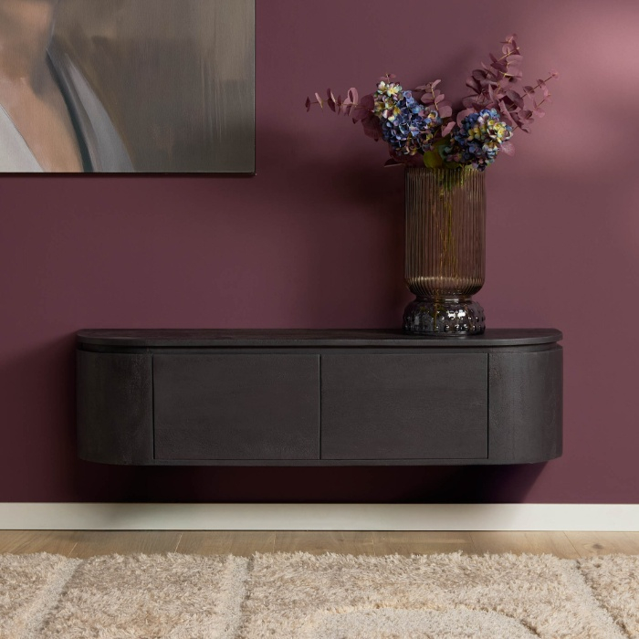 Tv-meubel Excellent zwart 120 cm sfeerbeeld tegen bordeauxrode wand