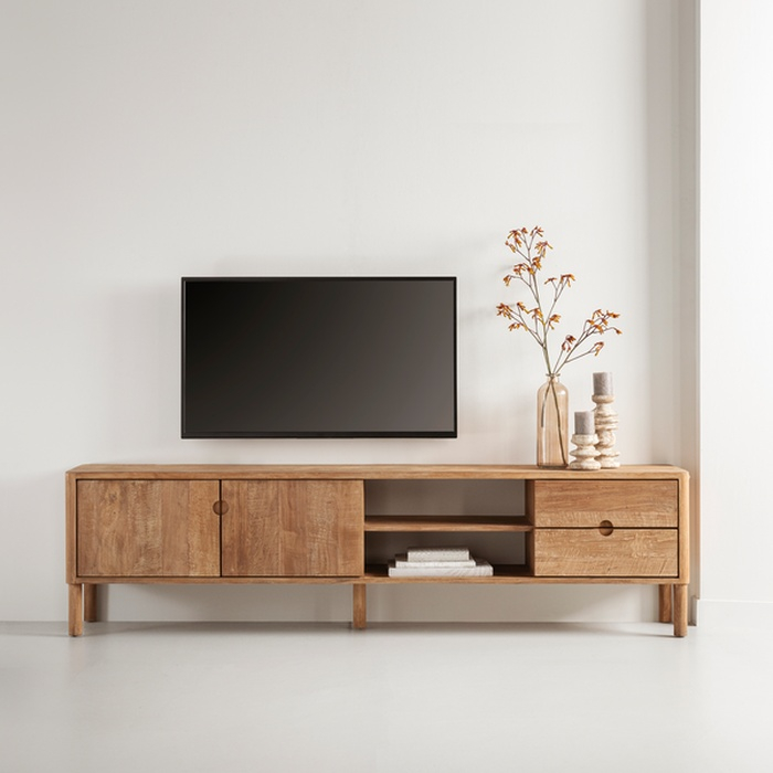 Tv-meubel No.2 large Apollo teakhout 210 cm - in een ingerichte woonkamer