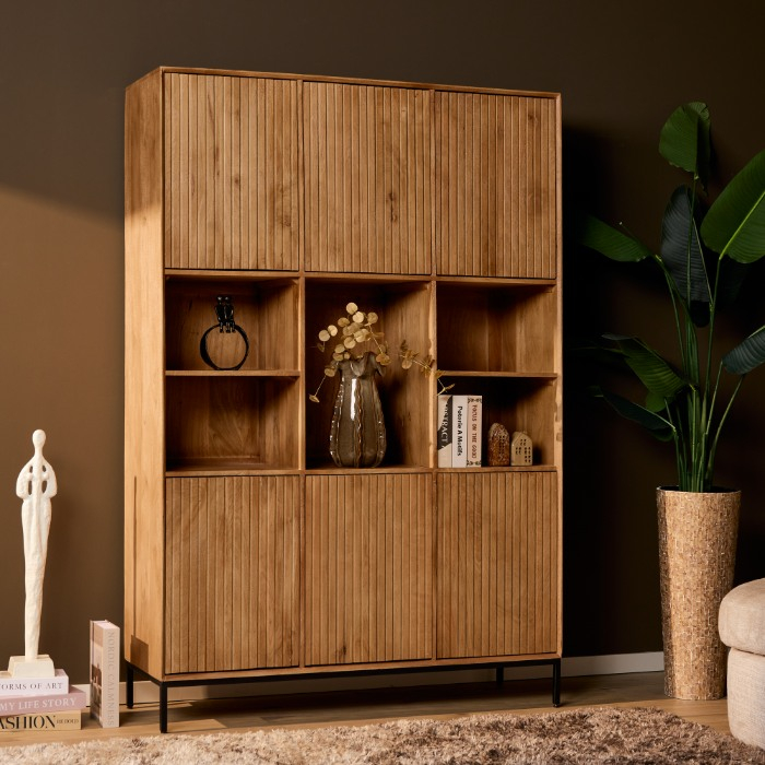 Vakkenkast Madison XL naturel mangohout 135 cm in sfeervolle woonkamer