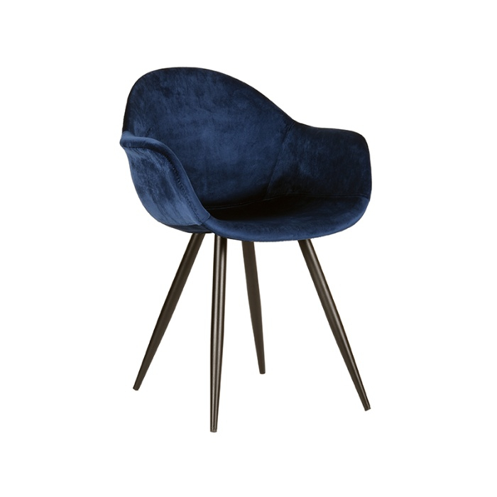 Velvet eetkamerstoel Frits in blauw met kuip en armleuning, schuin van voren