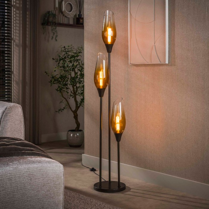 Vloerlamp met 3 glazen kappen Tora bruin 168 cm - sfeerfoto 1