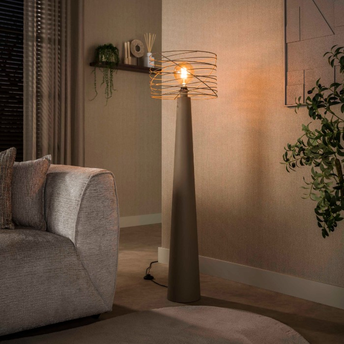 Vloerlamp met open draadkap Nelle beige - sfeerfoto 1