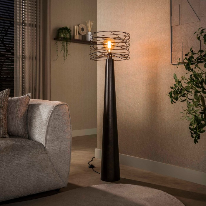 Vloerlamp open draadkap Nelle bruin - sfeerfoto 1