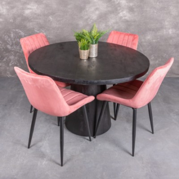 Eettafel gemaakt van mangohout in de kleur zwart met een ronde houten poot.