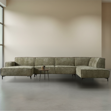 Sfeerafbeelding hoekbank River in de kleur groen, links chaise longue en rechts ottoman. 