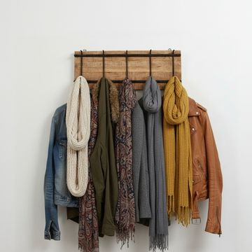 Mangohouten kapstok. 