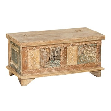 Kistje als salontafel.