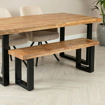 Bankje gemaakt van mangohout