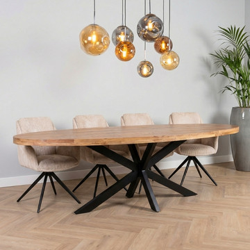 Ovale eetkamertafel voor 8 personen. 240 cm lang.