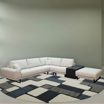 Bankstel Tess in het wit. 