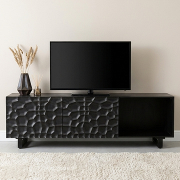Tv meubel gemaakt van zwart mangohout met twee deuren en een groot open vak.