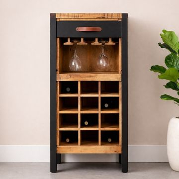 Industrieel wijnkastje. 