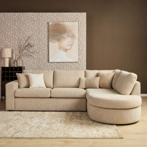 Hoekbank beige met 2,5-zits en divan rechts in sfeervolle woonkamer