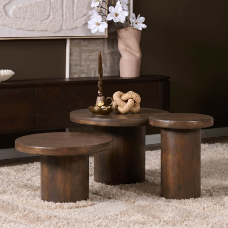 Salontafel Maya rond mangohout bruin 70 cm in sfeervolle woonkamer