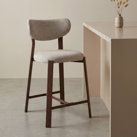 Lage barkruk Mats beige met walnootkleurig onderstel
